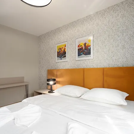 Larum Apartmens Vrsar Exterior photo
