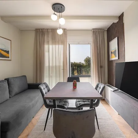 Larum Apartmens Vrsar Exterior photo