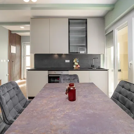 Larum Apartmens Vrsar Exterior photo