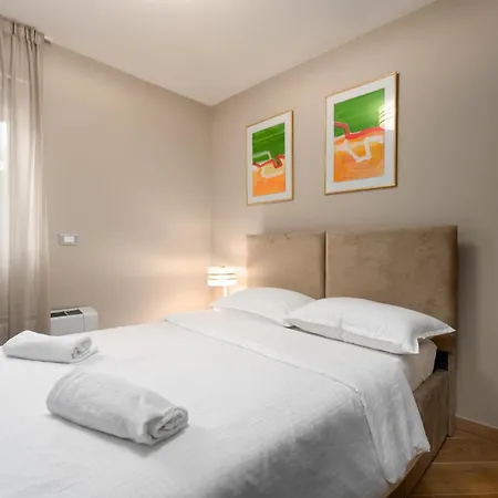 Larum Apartmens Vrsar Exterior photo