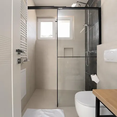 Larum Apartmens Vrsar Exterior photo