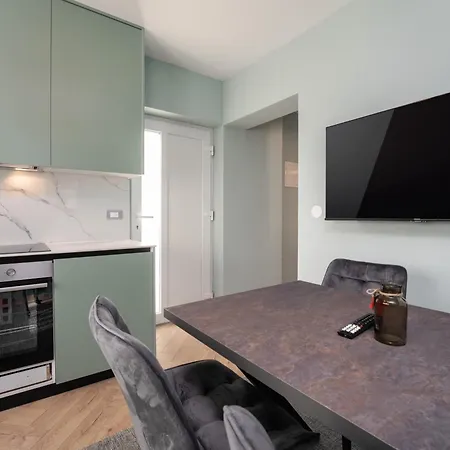 Larum Apartmens Vrsar Exterior photo