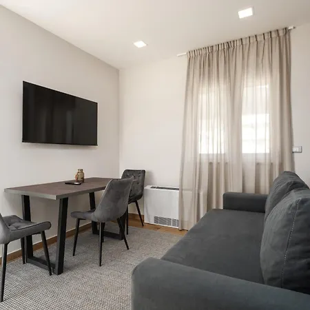 Larum Apartmens Vrsar Exterior photo