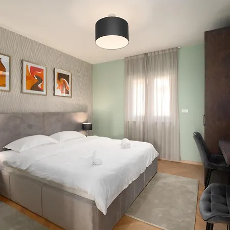 Larum Apartmens Vrsar Exterior photo