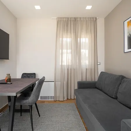 Larum Apartmens Vrsar Exterior photo