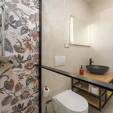 Larum Apartmens Vrsar Exterior photo
